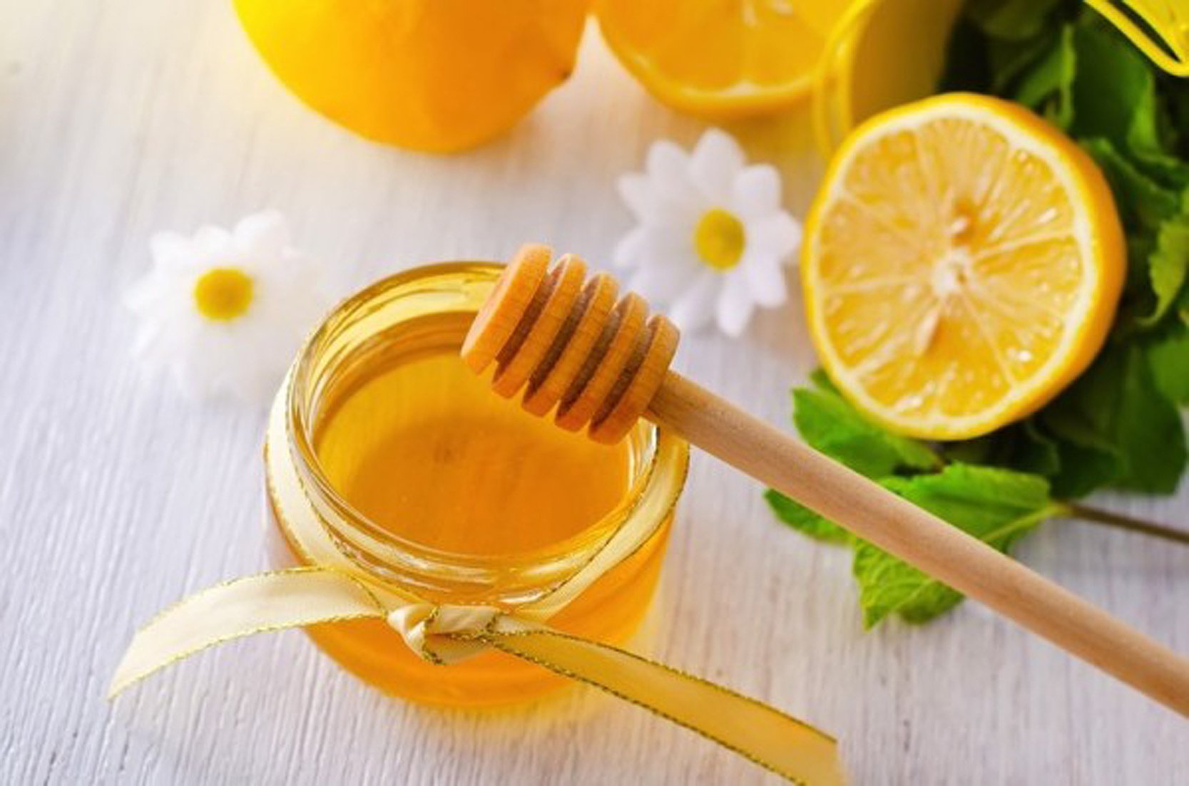 Nước chanh mật ong có tác dụng giảm cân hiệu quả.